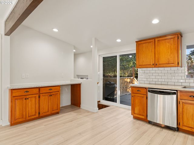 5732 Se LEXINGTON St, Portland, OR 97206