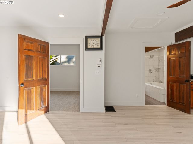 5732 Se LEXINGTON St, Portland, OR 97206