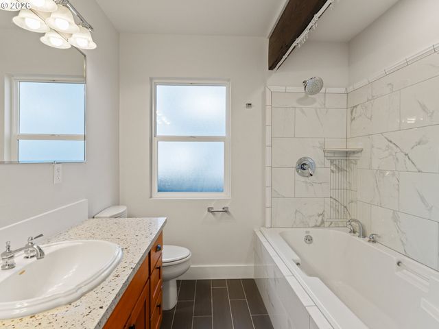 5732 Se LEXINGTON St, Portland, OR 97206