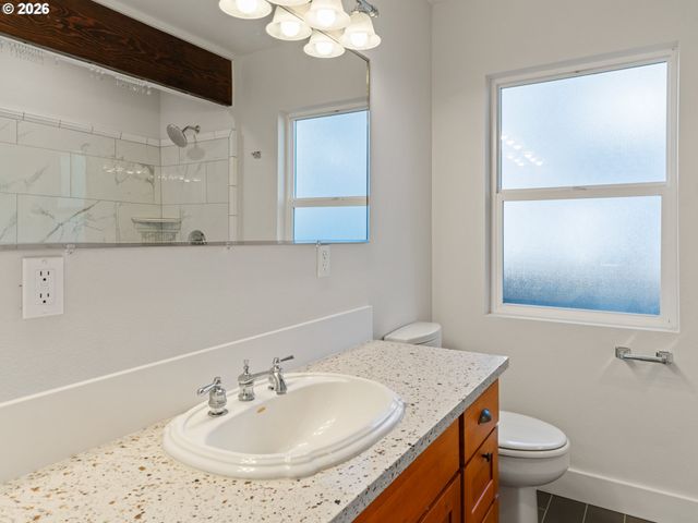 5732 Se LEXINGTON St, Portland, OR 97206