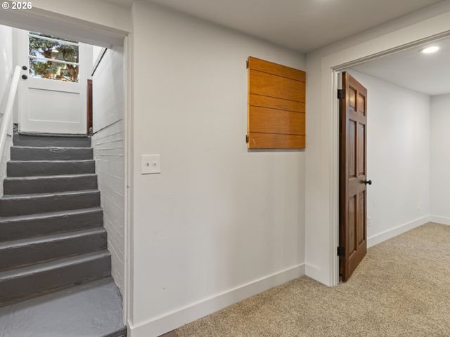 5732 Se LEXINGTON St, Portland, OR 97206