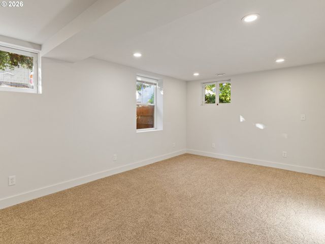 5732 Se LEXINGTON St, Portland, OR 97206