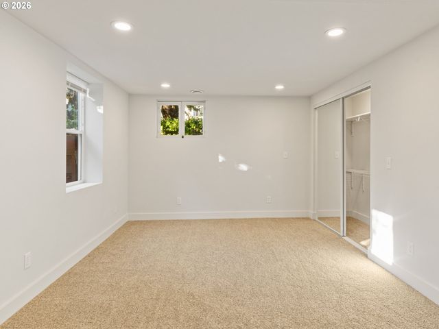 5732 Se LEXINGTON St, Portland, OR 97206