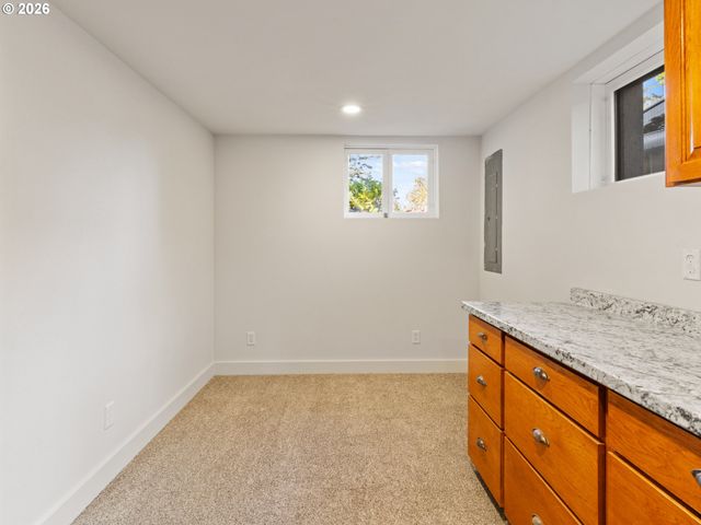5732 Se LEXINGTON St, Portland, OR 97206