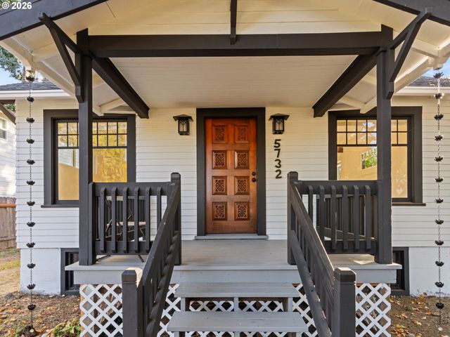 5732 Se LEXINGTON St, Portland, OR 97206