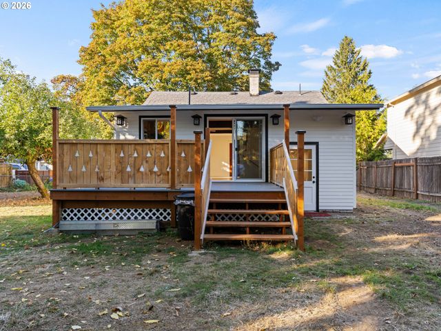 5732 Se LEXINGTON St, Portland, OR 97206