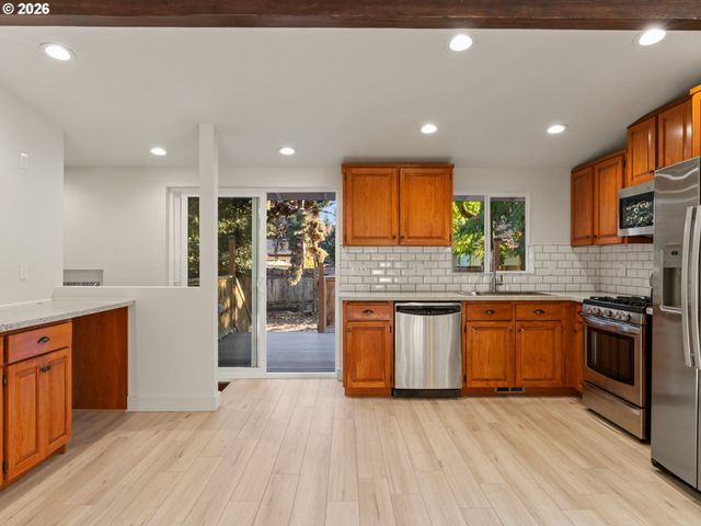 5732 Se LEXINGTON St, Portland, OR 97206