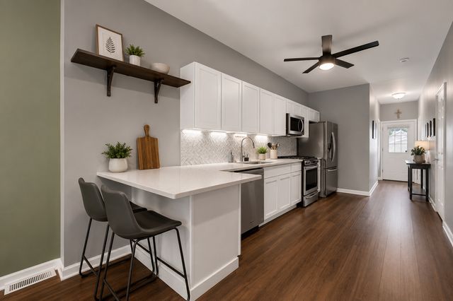 437 W 44th Place, Chicago, IL 60609