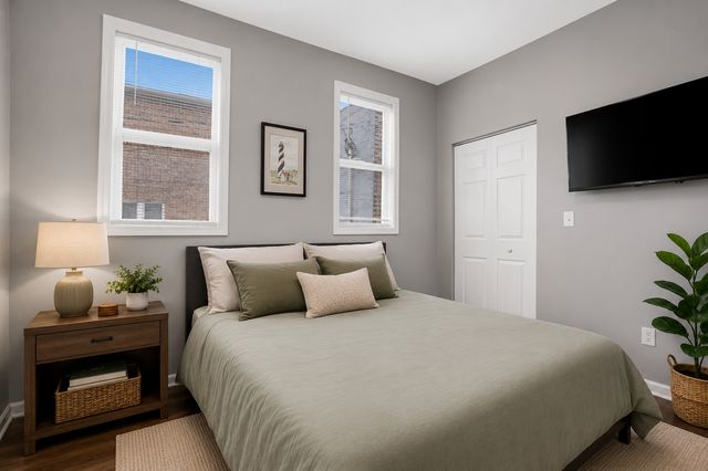 437 W 44th Place, Chicago, IL 60609