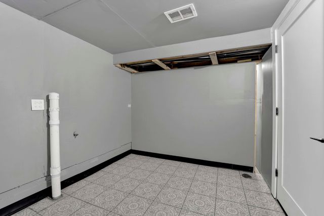 437 W 44th Place, Chicago, IL 60609