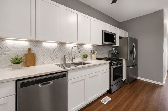 437 W 44th Place, Chicago, IL 60609