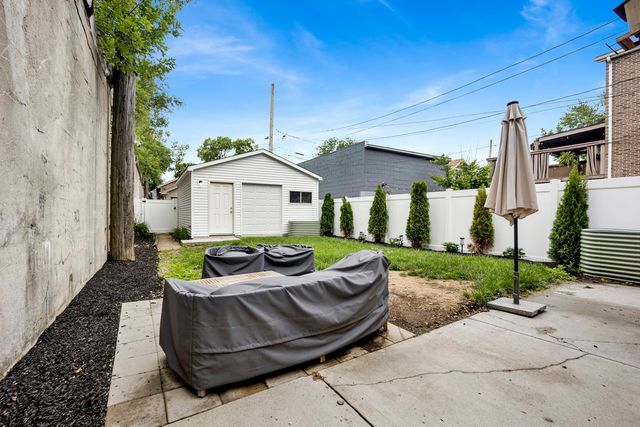 437 W 44th Place, Chicago, IL 60609
