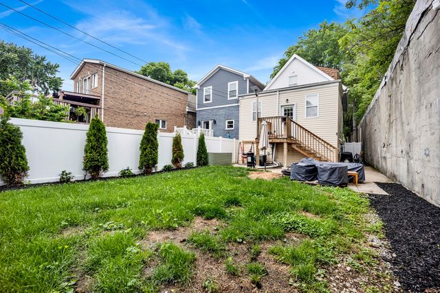 437 W 44th Place, Chicago, IL 60609