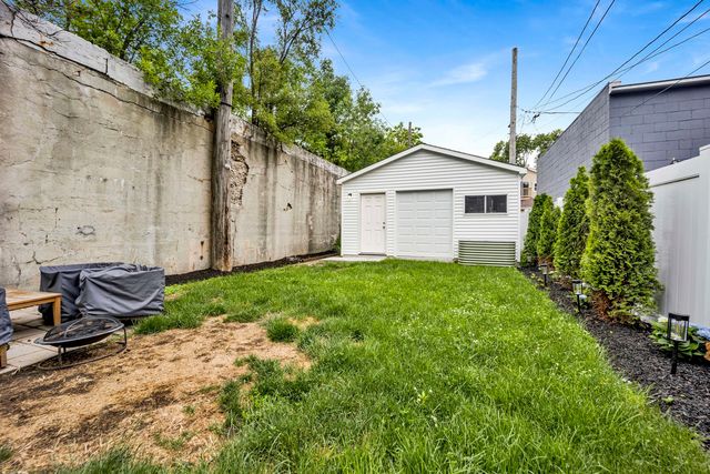 437 W 44th Place, Chicago, IL 60609