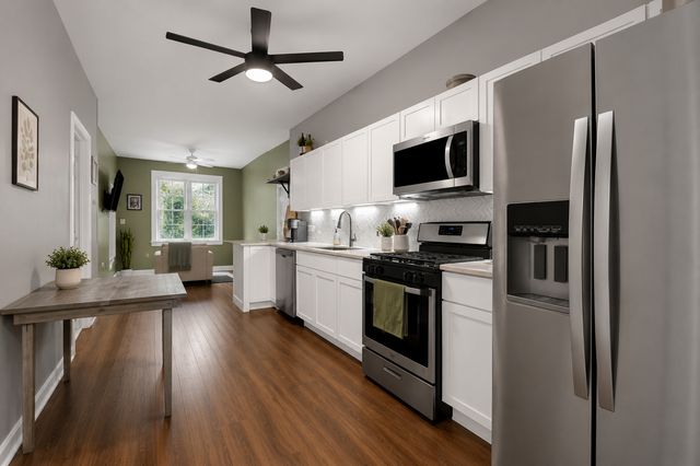 437 W 44th Place, Chicago, IL 60609