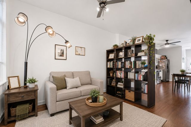 437 W 44th Place, Chicago, IL 60609