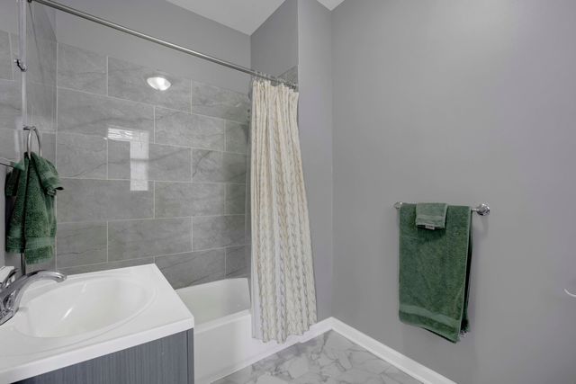 437 W 44th Place, Chicago, IL 60609
