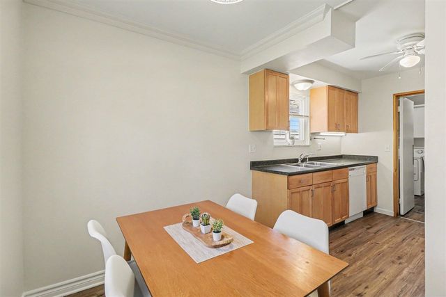 2189 Ridgemont Road, Grosse Pointe Woods, MI 48236