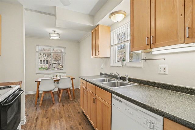 2189 Ridgemont Road, Grosse Pointe Woods, MI 48236