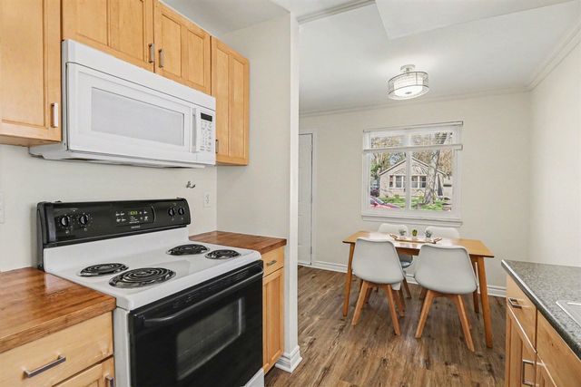 2189 Ridgemont Road, Grosse Pointe Woods, MI 48236