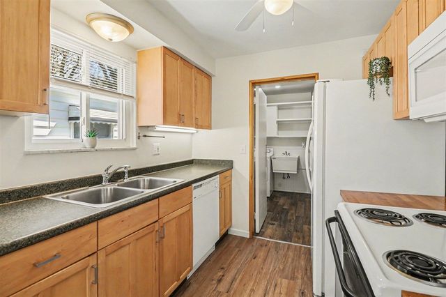 2189 Ridgemont Road, Grosse Pointe Woods, MI 48236