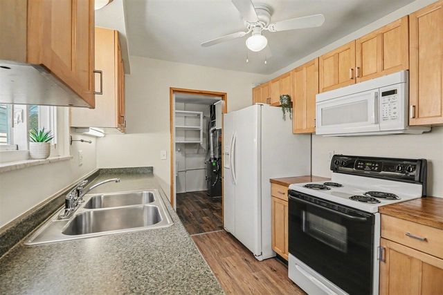 2189 Ridgemont Road, Grosse Pointe Woods, MI 48236