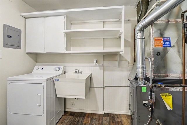 2189 Ridgemont Road, Grosse Pointe Woods, MI 48236