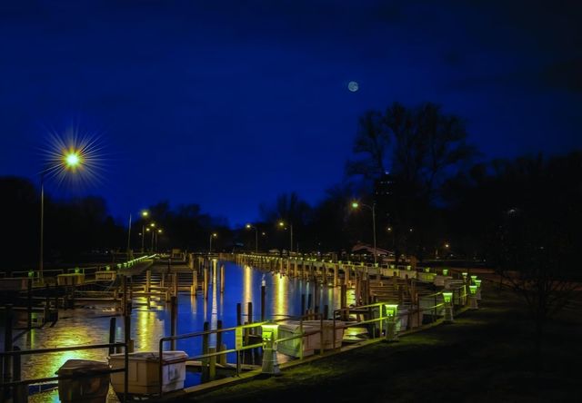 2189 Ridgemont Road, Grosse Pointe Woods, MI 48236