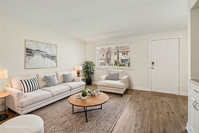 2189 Ridgemont Road, Grosse Pointe Woods, MI 48236