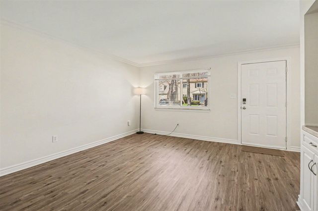 2189 Ridgemont Road, Grosse Pointe Woods, MI 48236