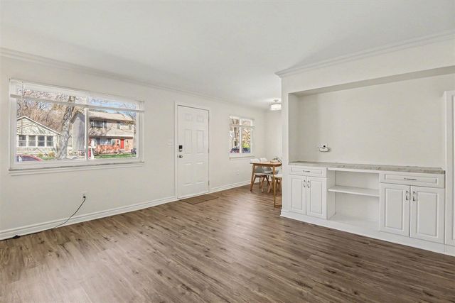 2189 Ridgemont Road, Grosse Pointe Woods, MI 48236