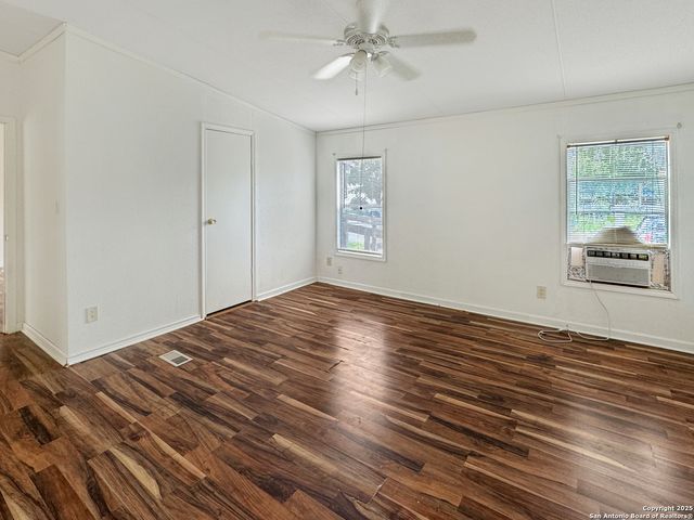 1318 Dunbar Dr, New Braunfels, TX 78130