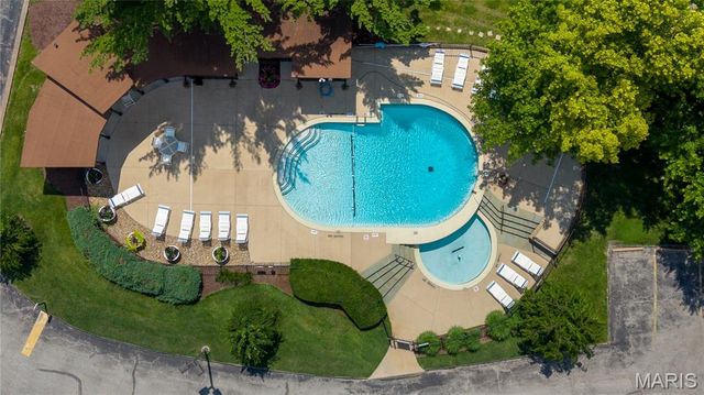 564 Sarah Lane 104, St Louis, MO 63141