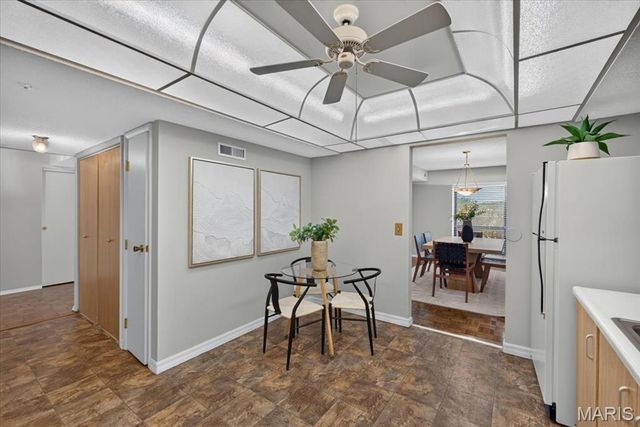 564 Sarah Lane 104, St Louis, MO 63141