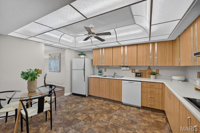 564 Sarah Lane 104, St Louis, MO 63141