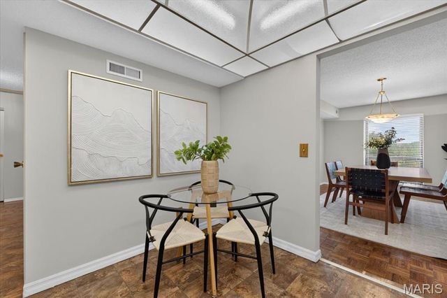 564 Sarah Lane 104, St Louis, MO 63141