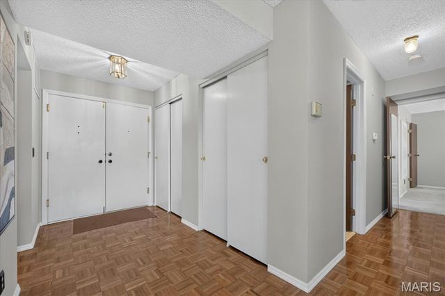 564 Sarah Lane 104, St Louis, MO 63141