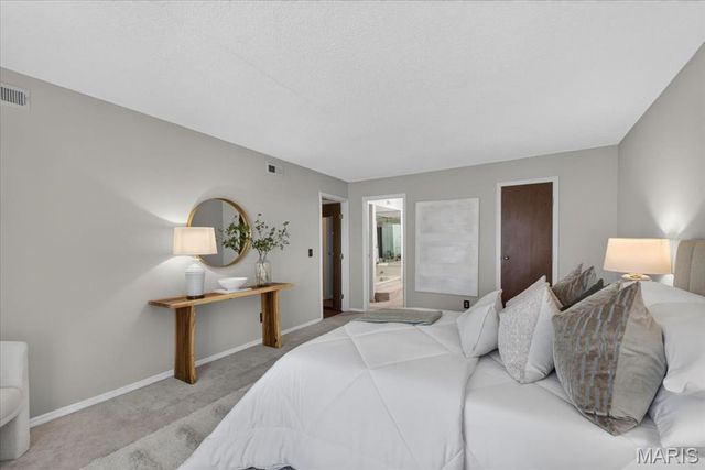 564 Sarah Lane 104, St Louis, MO 63141