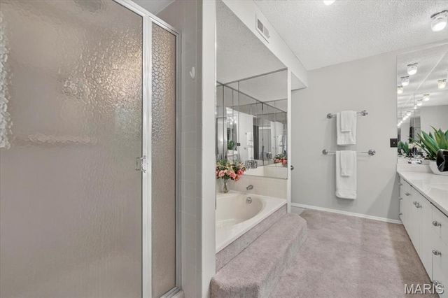 564 Sarah Lane 104, St Louis, MO 63141