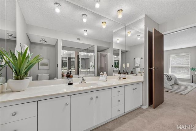 564 Sarah Lane 104, St Louis, MO 63141