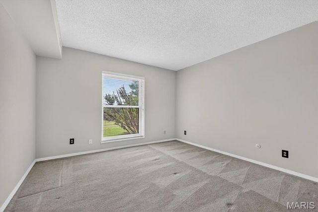 564 Sarah Lane 104, St Louis, MO 63141