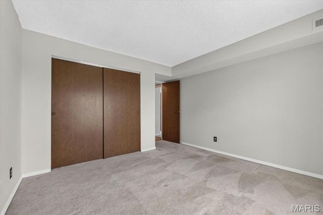 564 Sarah Lane 104, St Louis, MO 63141