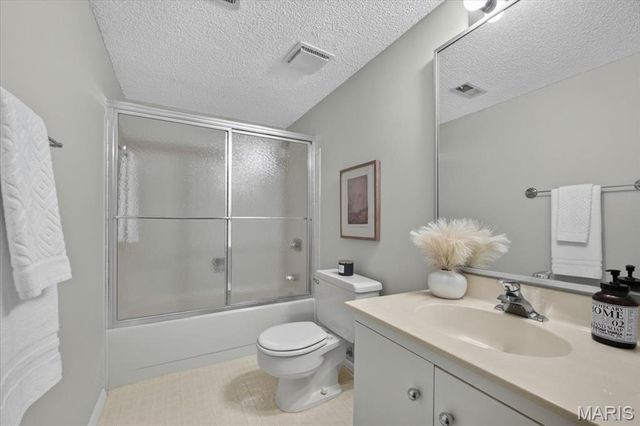 564 Sarah Lane 104, St Louis, MO 63141