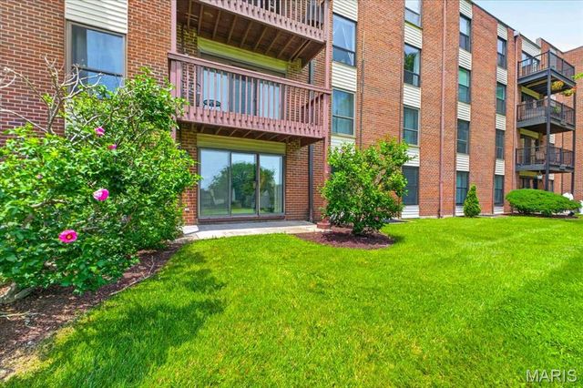 564 Sarah Lane 104, St Louis, MO 63141