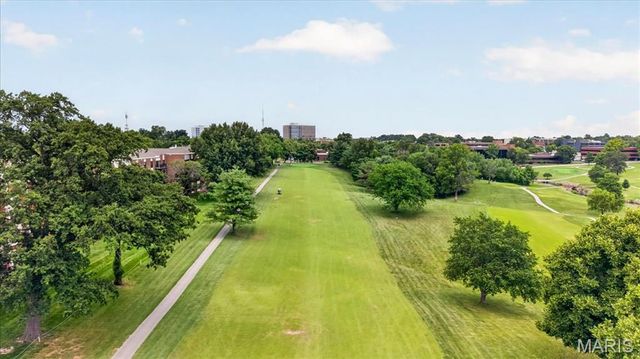 564 Sarah Lane 104, St Louis, MO 63141