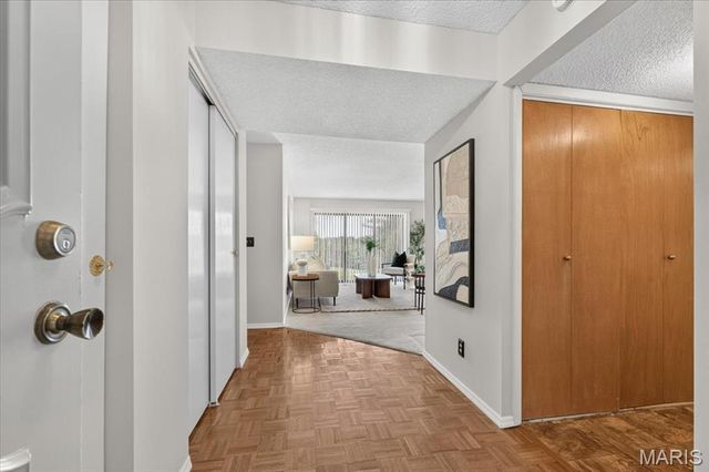564 Sarah Lane 104, St Louis, MO 63141