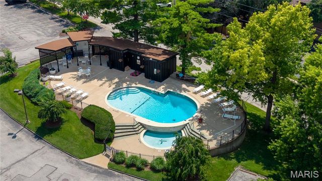 564 Sarah Lane 104, St Louis, MO 63141