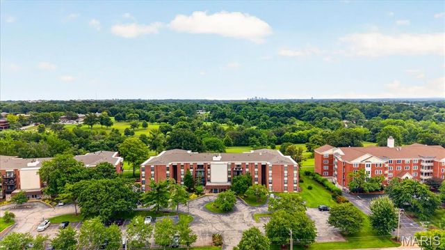 564 Sarah Lane 104, St Louis, MO 63141
