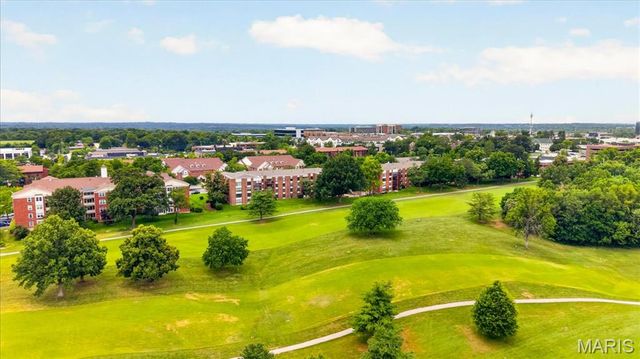 564 Sarah Lane 104, St Louis, MO 63141