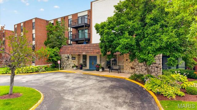 564 Sarah Lane 104, St Louis, MO 63141